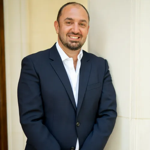 Armen Minissian Headshot