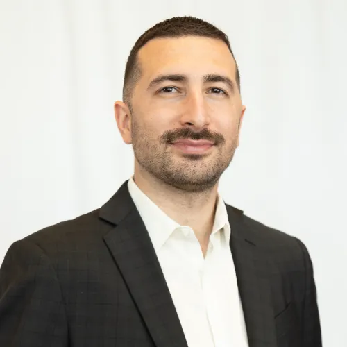 Armen Kankababian headshot